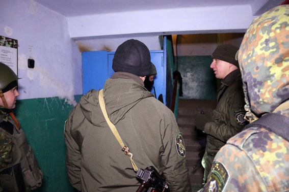 Милиция Мариуполя дежурит возле всех разрушенных объектов, предупреждая акты мародерства (ФОТО)
