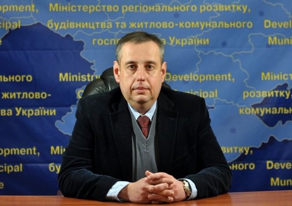 Яценюк уволил Исаенко и запретил чиновникам участвовать в АТО