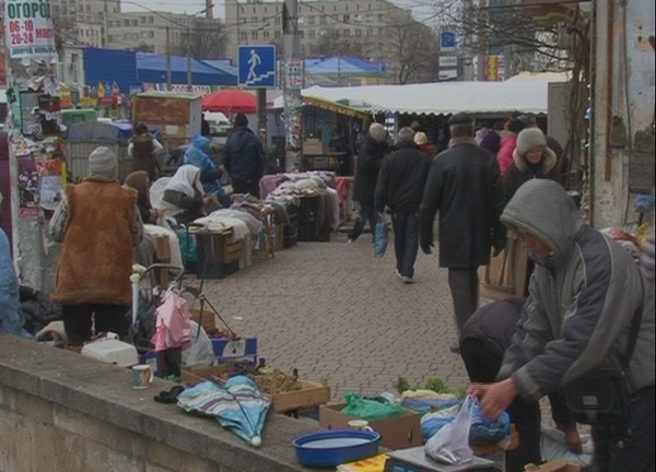 Столичная власть планирует благоустроить существующие площадки стихийной торговли