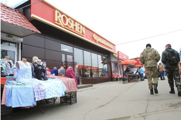 В “Рошене” заявили, что их “новый” киоск стоял у метро много лет