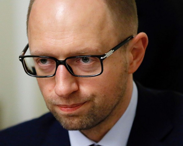 Яценюк отстранил все высшее руководство Фискальной службы