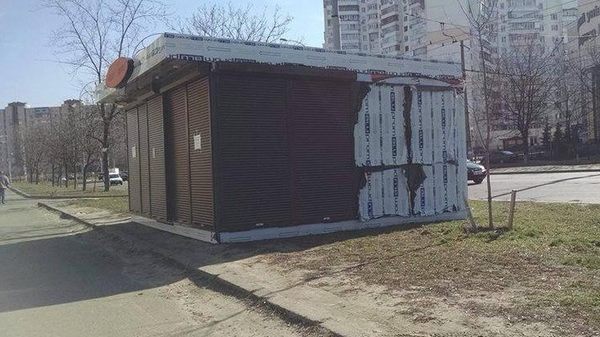 В КГГА обещают прекратить практику установки “Киевхлебом” МАФов в нарушении всех норм