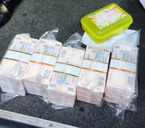 Прокуратура Киевщины сообщила о подозрении чиновникам в вымогательстве 350 тыс. долл. США