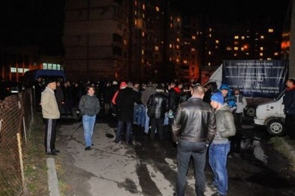 На проспекте Победы, конфликт общественности с застройщиком закончился вызовом скорой