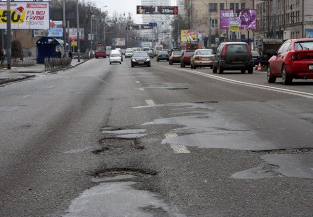 На ремонт разрушенных 90% киевских дорог нужно 1,4 млрд.грн., которых нет - В.Кличко