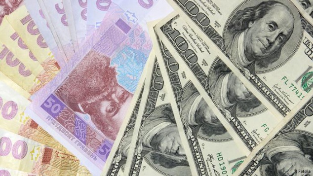 Гривна продолжает отдаляться от уровня, согласованного с МВФ