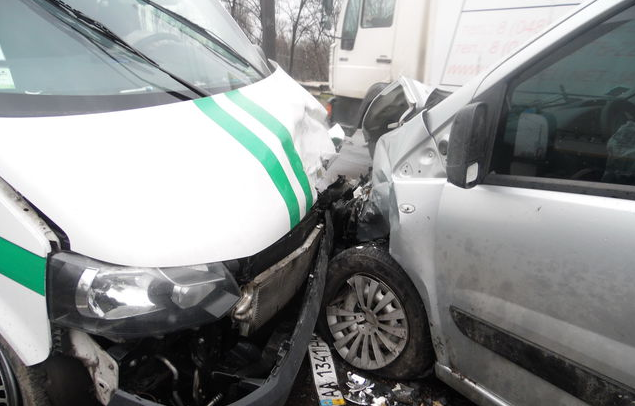 В Киеве произошло ДТП с участием инкассаторского автомобиля (+ ФОТО)