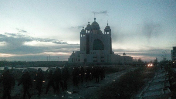 В Киеве в результате конфликта на Никольской Слободке ранено двое активистов и милиционер