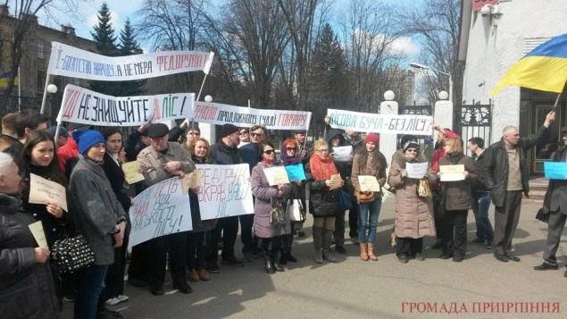 В Буче требуют возобновить решения судов по возврату Бучанского межигорья государству и остановить вырубку леса