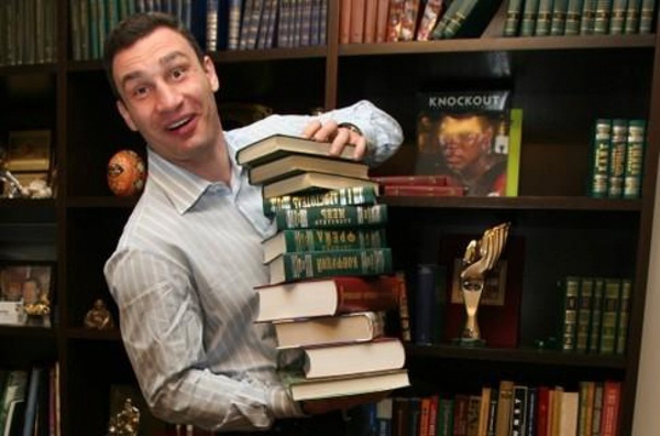 Кличко призвал депутатов прийти на сессию Киевсовета с книжками для сельских библиотек
