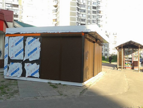 “Киевхлеб” продолжает размещать свои ларьки по продаже “социального хлеба” игнорируя все правила