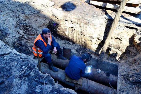 Из-за повреждения теплосетей в Киеве в холодной воде “полощутся” более 3 тыс. потребителей