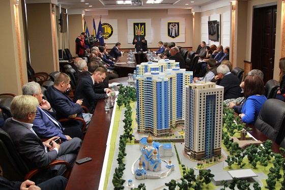 Киевские застройщики просят Порошенко и Гройсмана защитить их от произвола нардепов