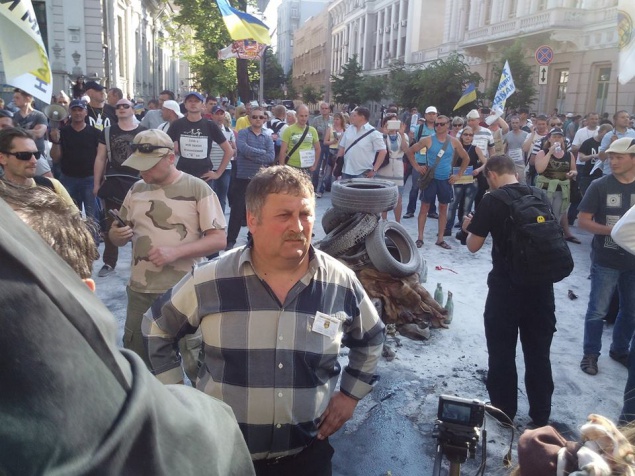 “Финансовый майдан” пытался взять штурмом Парламент