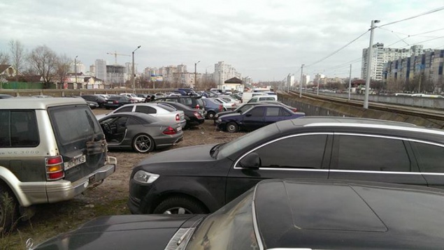 Незаконная штрафплощадка на Троещине наконец-то ликвидирована