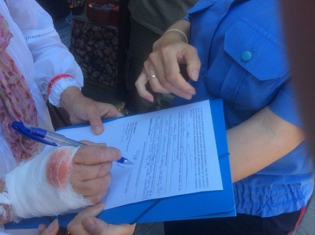 Walking Bad: Раздатчица газеты “Вести“ покусала напавших на неё ”зомби”
