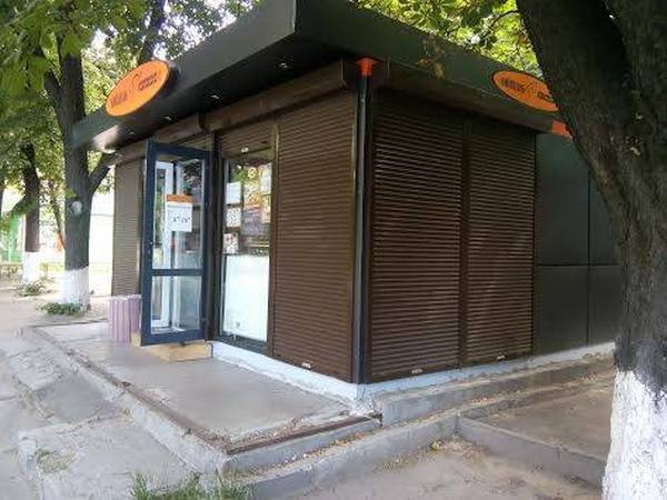 “Киевхлеб” продолжает “радовать” - на сей раз ларек по продаже “социального хлеба” установили над газопроводом