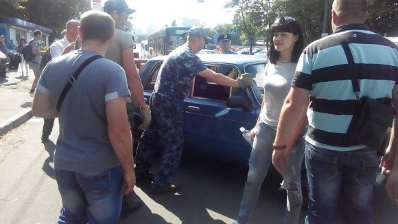 Непреклонный Белоцерковец демонтировал МАФ, несмотря на угрозы хозяйки ларька вскрыть себе вены