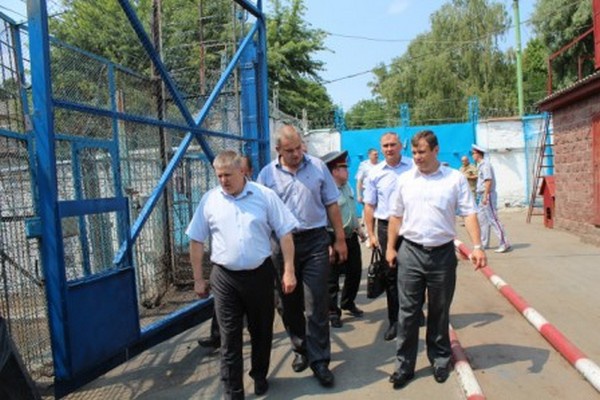 У заключенных Киевской области отобрали мобильные телефоны, алкоголь и наркотики