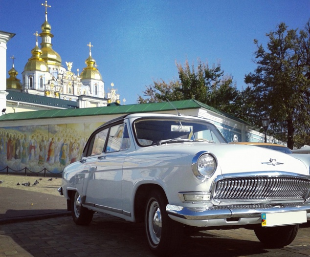 Бдительная гражданка вызвала милицию проверить “подозрительный” автомобиль, припаркованный на Михайловской площади