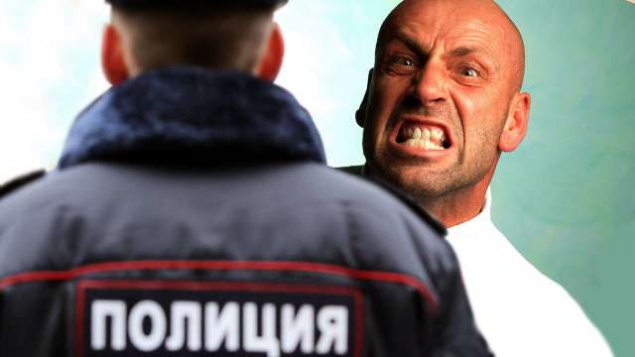 В Киеве не только стреляют, но еще и кусаются