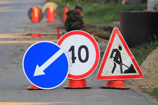 В Киеве на ул. Братской частично ограничено движение транспорта до конца августа