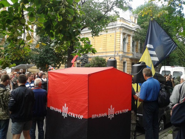 Под Администрацией Президента обустраивается “Правый сектор”