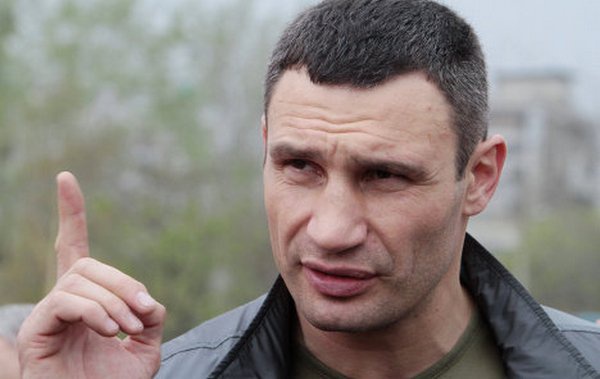 “Не гречкой единой” - Кличко начал раздавать киевским пенсионерам деньги