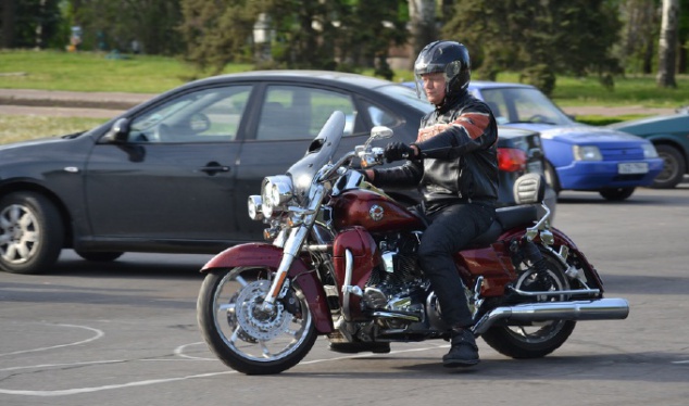 Экс-министр Швайка попал в ДТП на своем “знаменитом” мотоцикле Harley-Davidson