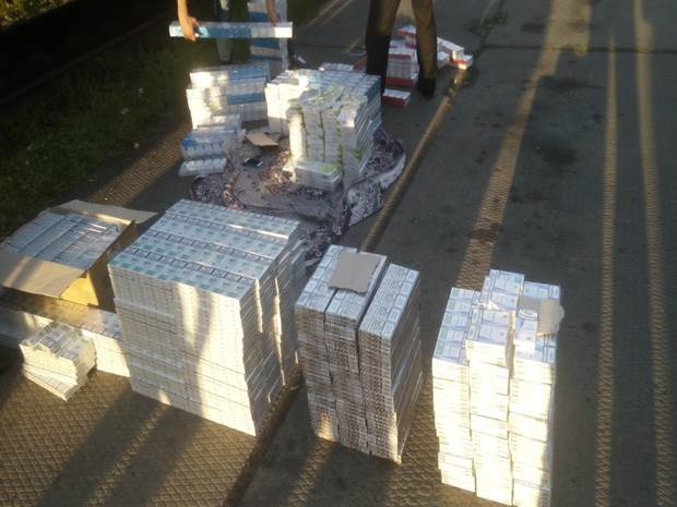 У проводников столичного поезда нашли контрабандных сигарет на 150 тысяч
