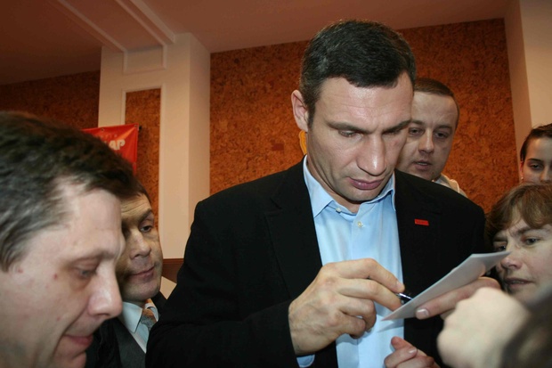 Кличко шлет пенсионерам “письма счастья”