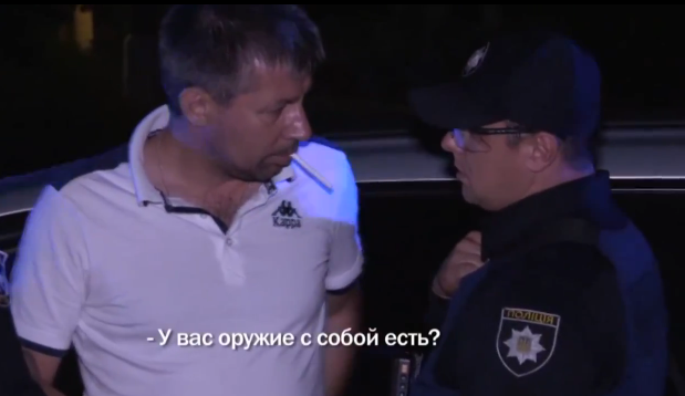 Столичные патрульные задержали нетрезвого водителя, угрожавшего “стрельнуть“ в ”копов” (видео)