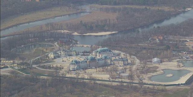 Землю “Жукова острова”, где строится дворец Юрия Енакиевского, признали неприкосновенной