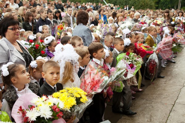 Сегодня в столице в первый класс пошли тридцать две тысячи детей