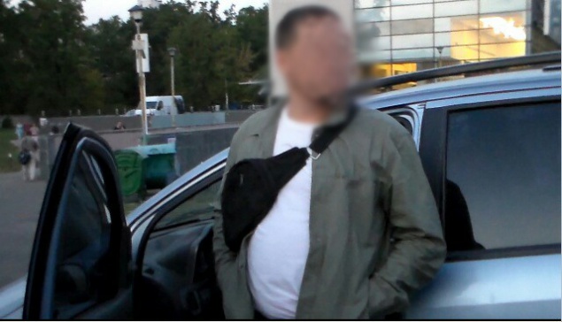 В столице “на горячем” задержали вымогателя из налоговой