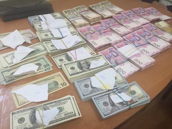 В центральном офисе государственного транспортного предприятия милиция провела обыски