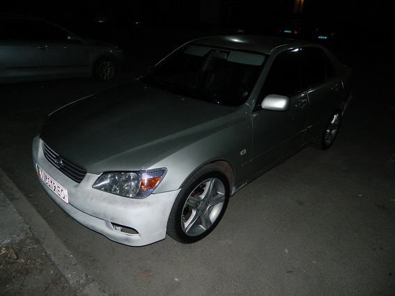 В Киеве у работника СТО отобрали “Lexus“, взамен ”разрешив” поддерживать романтические отношения с девушкой