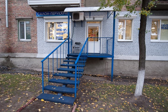 В столице мужчина украл у своей бывшей жены-предпринимателя парикмахерские инструменты