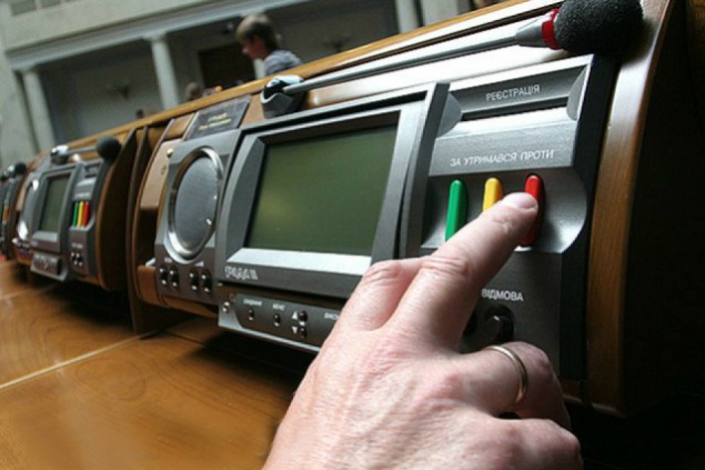 Авось прокатит. Киевсовет в спешном порядке пытается протащить скандальные решения