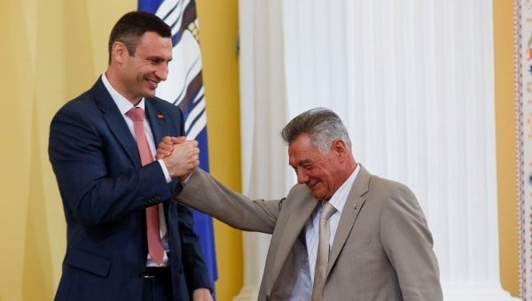 От Кличко к Омельченко перебежали четыре депутата