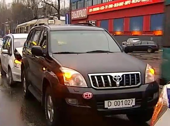 Российский дипломат устроил ДТП на Подоле в Киеве