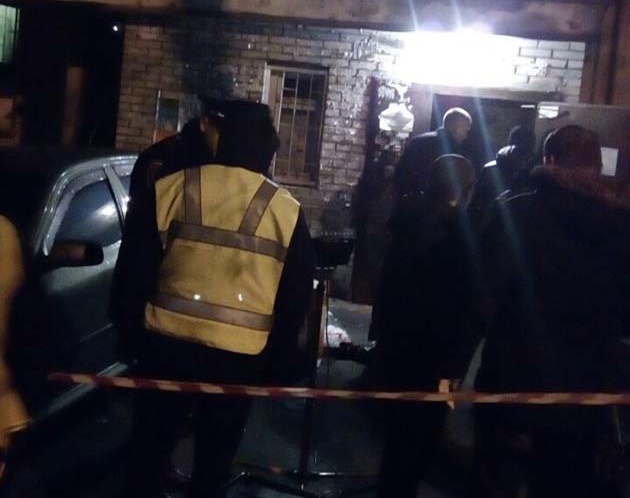 Взрыв гранаты со смертельным исходом в подъезде дома полиция классифицировала как “умышленное убийство”