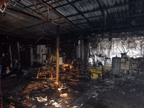 В Соломенском районе столицы ночью горела автомойка, расположенная рядом с АЗС