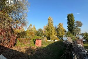 Киянку судитимуть за захоплення ділянки в межах захисної смуги озера «Заплавне»