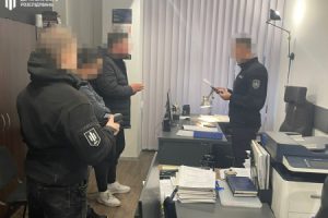 У Києві судитимуть двох експравоохоронців, обвинувачених у побитті чоловіка біля Голосіївського ТЦК
