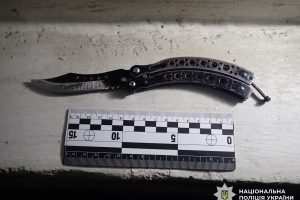 Поліцейські затримали киянина, який нападав з ножем на перехожих