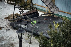 Наслідки обстрілу столичного регіону: пошкоджено 8 житлових будинків, 2 автомобілі, гаражні та господарські приміщення (фото)