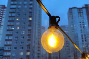 У Броварах поступово відновлюють світло