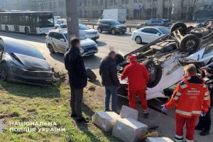 На Берестейському проспекті столиці сталась автотроща із потерпілими (фото)