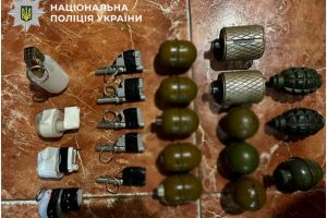 У Києві затримали торговця вогнепальною зброєю (фото)